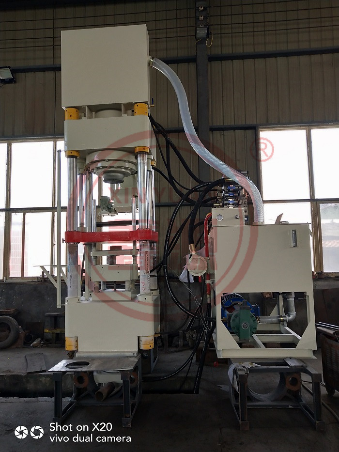 牛羊舔鹽磚壓塊機(jī)